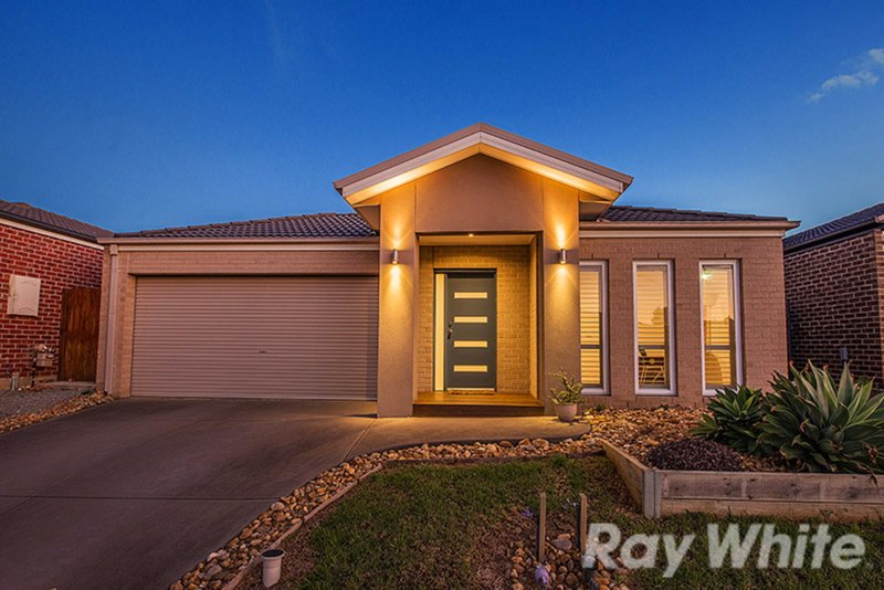 Photo - 19 Willowdale Drive, Cranbourne North VIC 3977 - Image 2