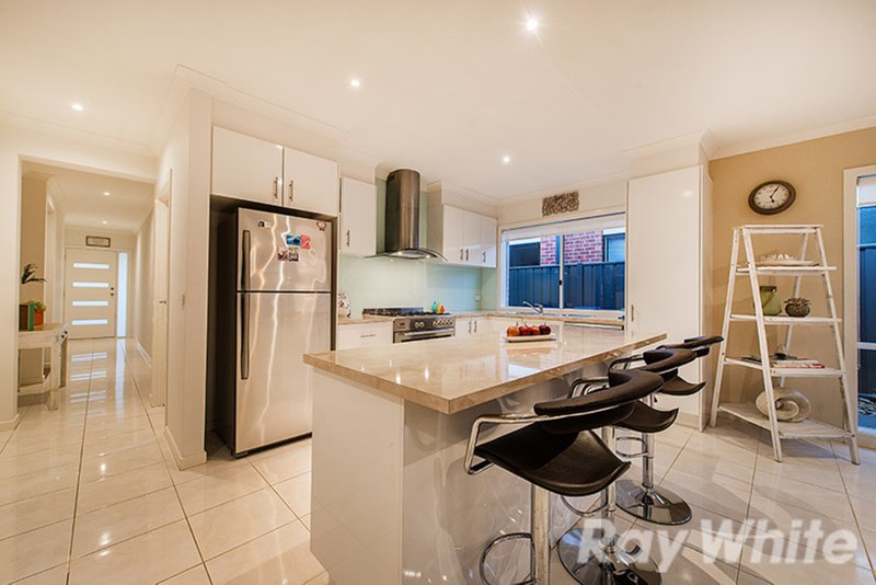 Photo - 19 Willowdale Drive, Cranbourne North VIC 3977 - Image 3