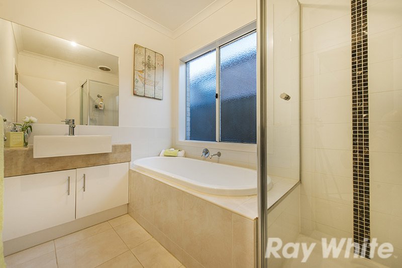 Photo - 19 Willowdale Drive, Cranbourne North VIC 3977 - Image 9