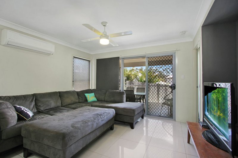 Photo - 19 Wimbledon Street, Springfield Lakes QLD 4300 - Image 5