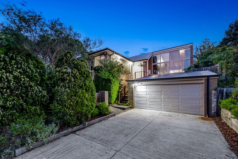 19 Winterton Drive, Wheelers Hill VIC 3150