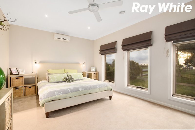 Photo - 19 Withers Court, Pakenham VIC 3810 - Image 3