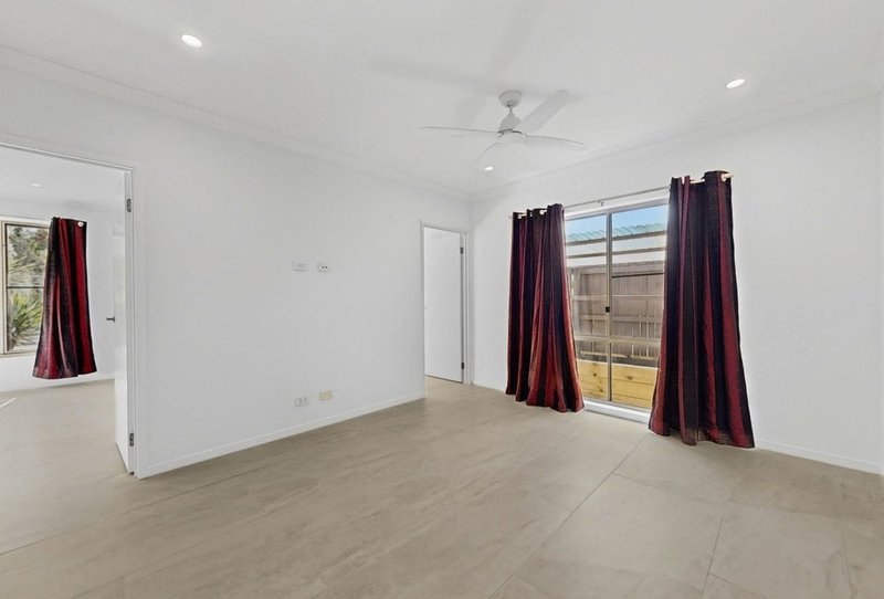 Photo - 19 Wolfe Street, North Lakes QLD 4509 - Image 9