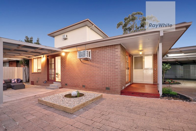 Photo - 19 Wolverton Drive, Gladstone Park VIC 3043 - Image 9