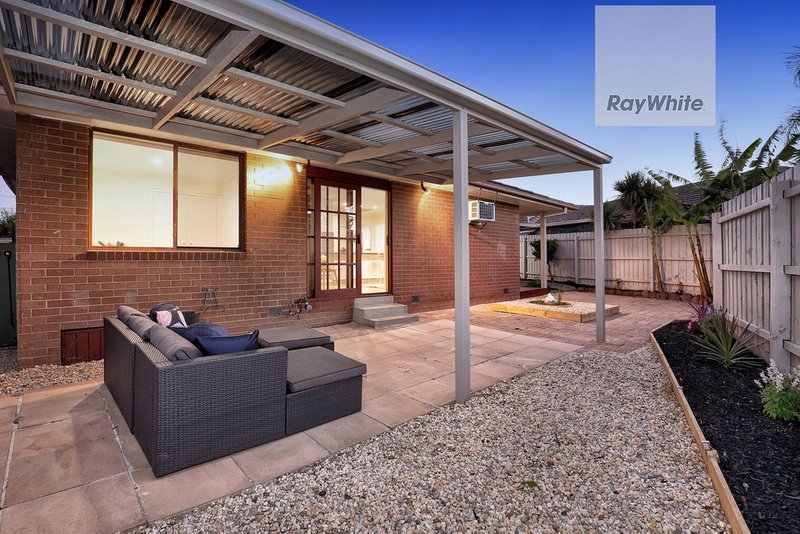 Photo - 19 Wolverton Drive, Gladstone Park VIC 3043 - Image 10