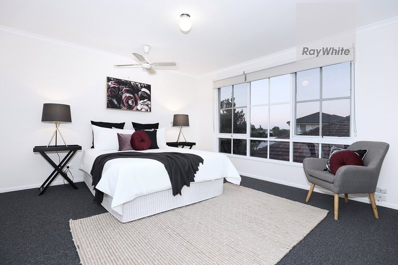 Photo - 19 Wolverton Drive, Gladstone Park VIC 3043 - Image 12