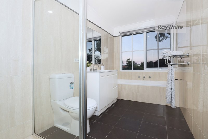 Photo - 19 Wolverton Drive, Gladstone Park VIC 3043 - Image 18