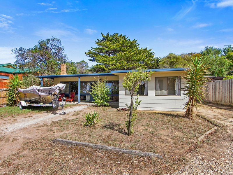 Photo - 19 Wood St , Metung VIC 3904 - Image 1