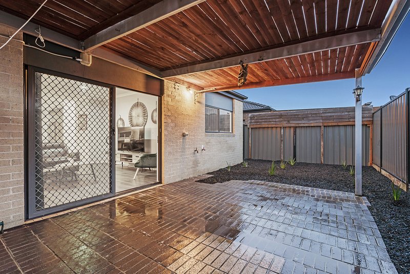 Photo - 19 Woodgrove Street, Craigieburn VIC 3064 - Image 13