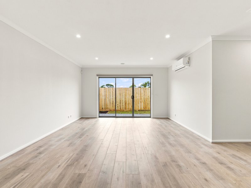 Photo - 19 Wymar Circuit, Tarneit VIC 3029 - Image 3