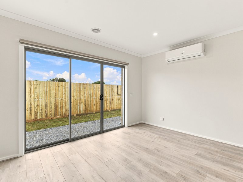 Photo - 19 Wymar Circuit, Tarneit VIC 3029 - Image 4