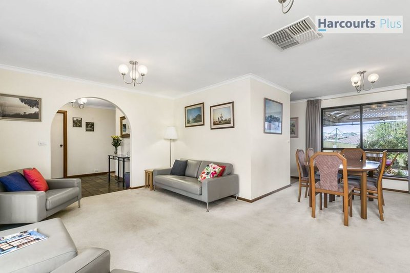 Photo - 19 Yarromie Street, Hallett Cove SA 5158 - Image 4