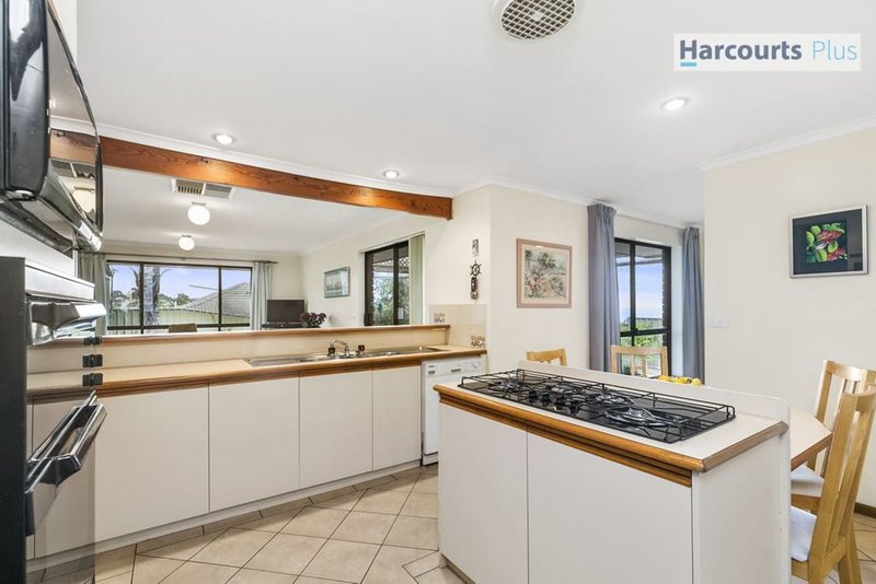 Photo - 19 Yarromie Street, Hallett Cove SA 5158 - Image 7