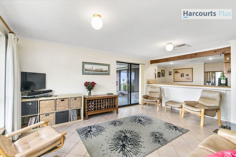 Photo - 19 Yarromie Street, Hallett Cove SA 5158 - Image 9