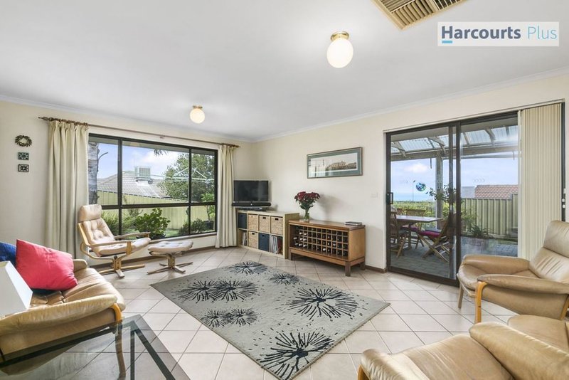 Photo - 19 Yarromie Street, Hallett Cove SA 5158 - Image 10