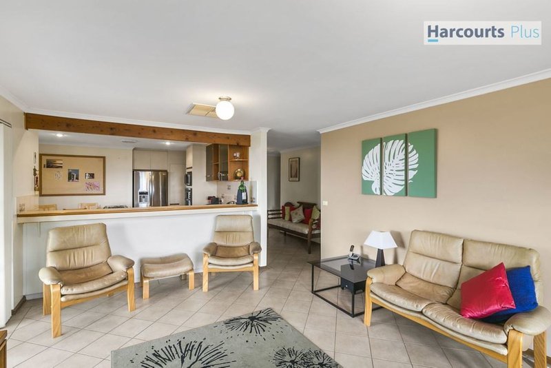 Photo - 19 Yarromie Street, Hallett Cove SA 5158 - Image 11