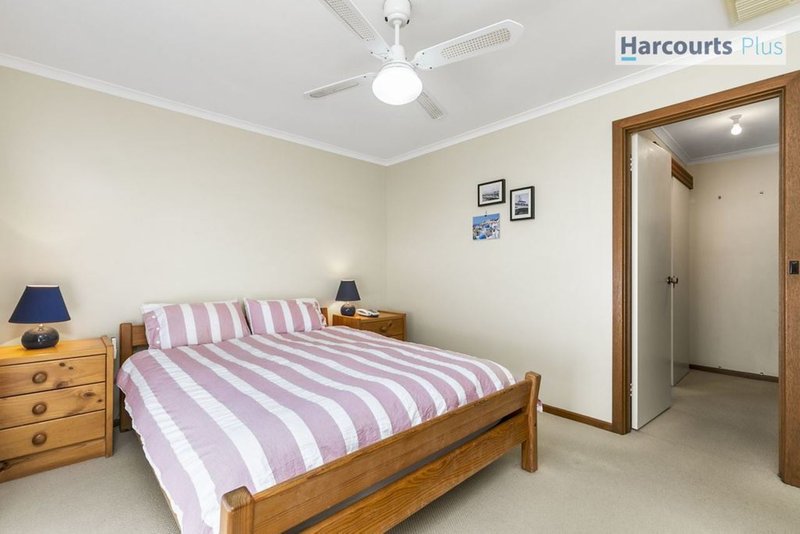 Photo - 19 Yarromie Street, Hallett Cove SA 5158 - Image 13