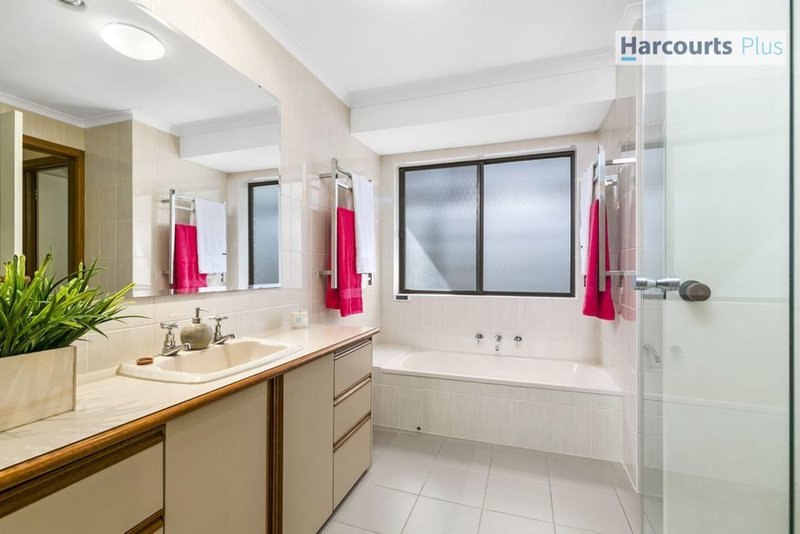 Photo - 19 Yarromie Street, Hallett Cove SA 5158 - Image 14