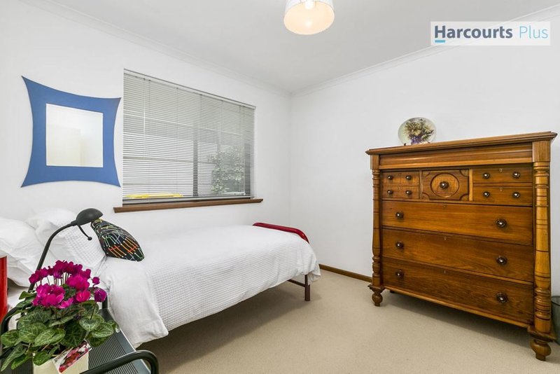 Photo - 19 Yarromie Street, Hallett Cove SA 5158 - Image 15