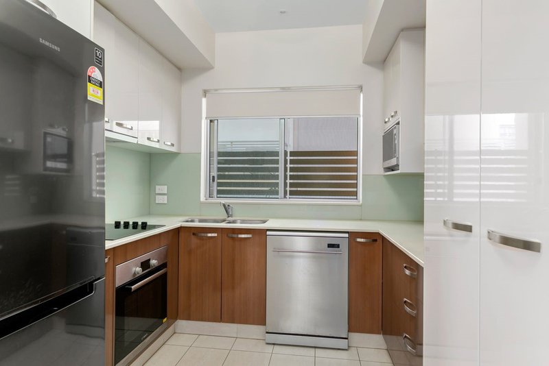 Photo - 1/9 Zenith Avenue, Chermside QLD 4032 - Image 2