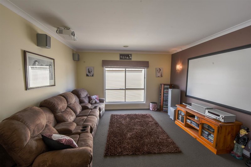 Photo - 190 Barnes Boulevard, Horsham VIC 3400 - Image 5