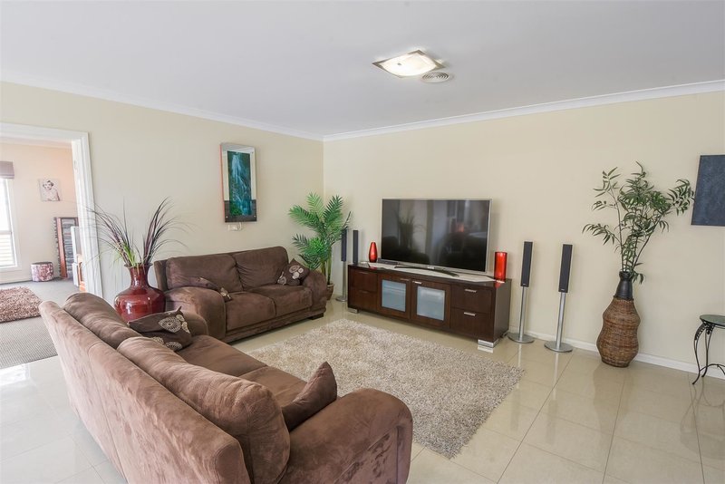 Photo - 190 Barnes Boulevard, Horsham VIC 3400 - Image 6