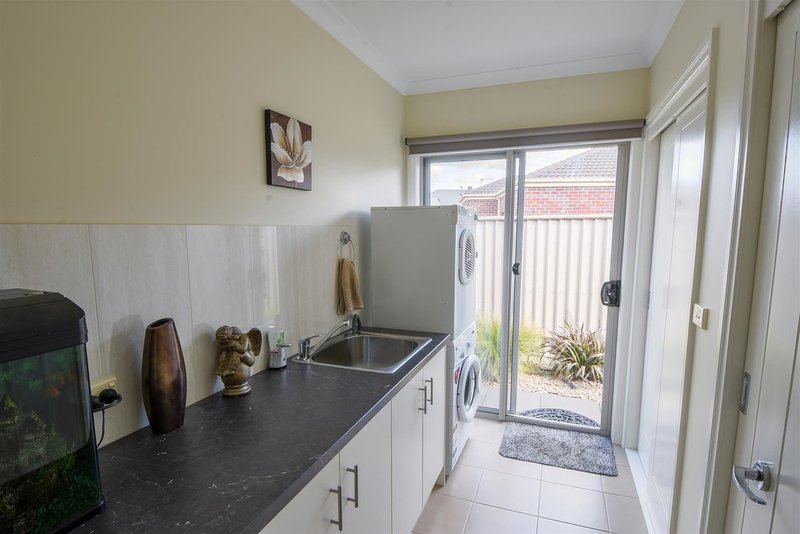 Photo - 190 Barnes Boulevard, Horsham VIC 3400 - Image 9