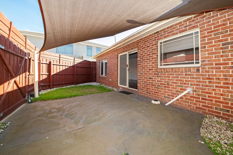 Photo - 1/90 Deakin Street, Bentleigh East VIC 3165 - Image 4