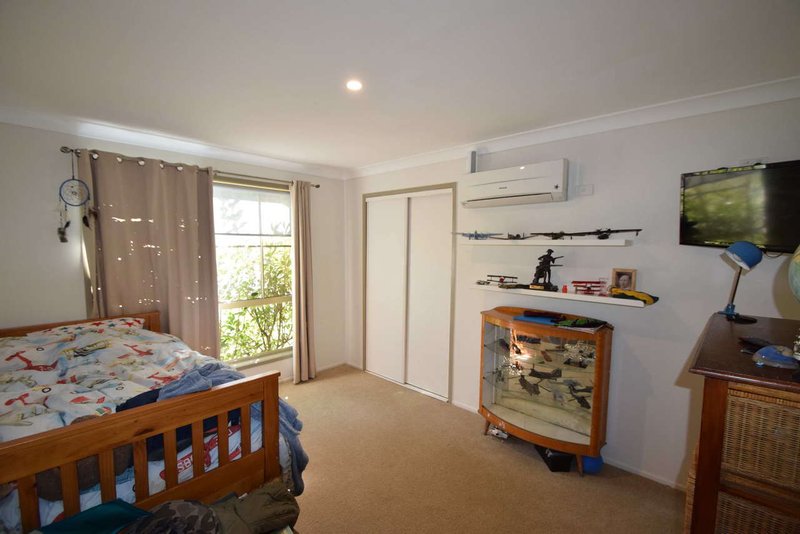 Photo - 190 Edinburgh Drive, Mount Hallen QLD 4312 - Image 6