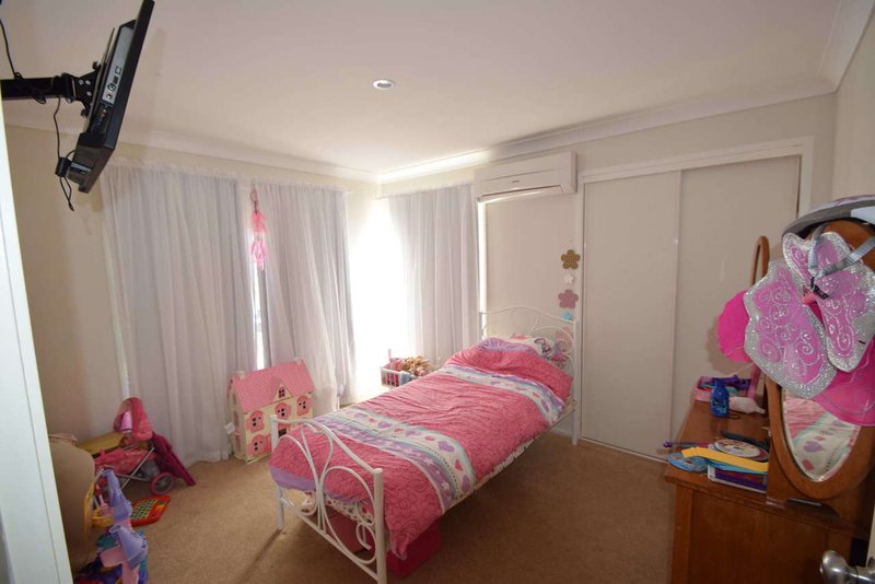 Photo - 190 Edinburgh Drive, Mount Hallen QLD 4312 - Image 8