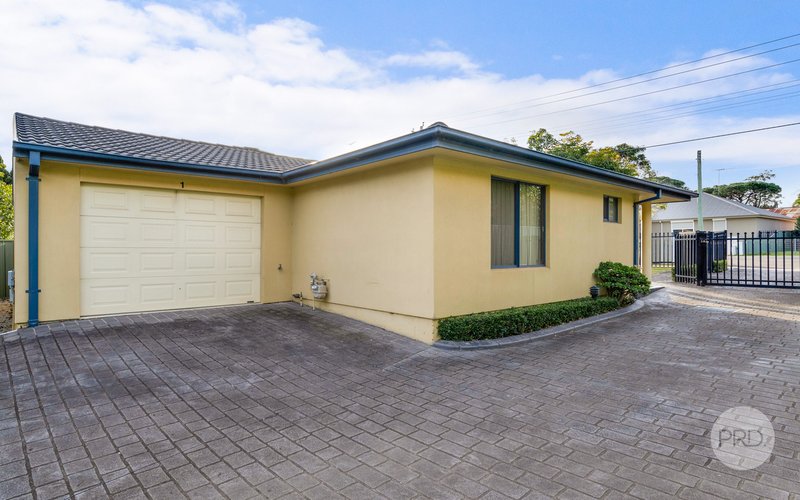 Photo - 1/90 Lethbridge Street, Penrith NSW 2750 - Image 2