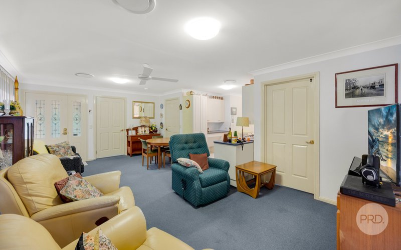 Photo - 1/90 Lethbridge Street, Penrith NSW 2750 - Image 4