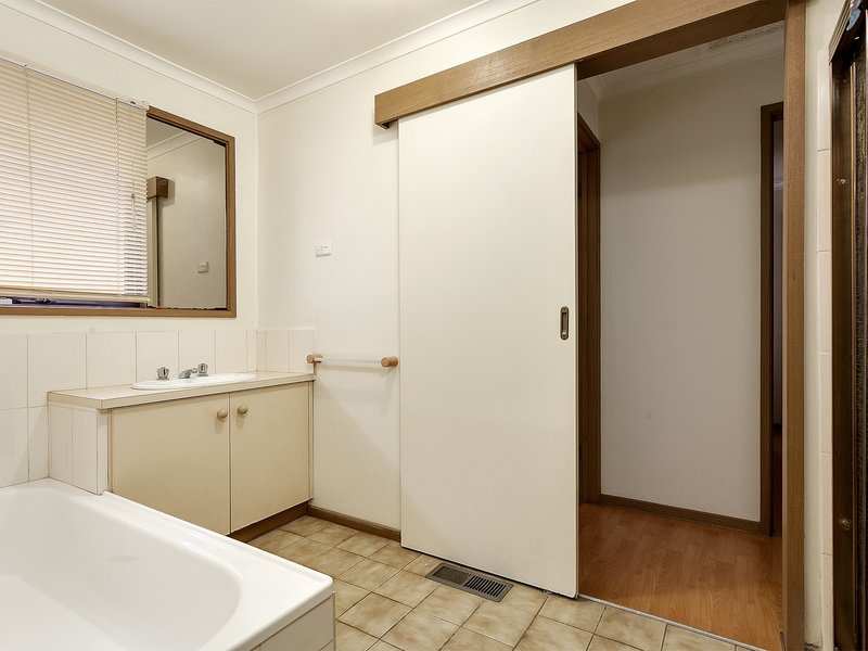 Photo - 1/90 Mt Dandenong Road, Ringwood East VIC 3135 - Image 5