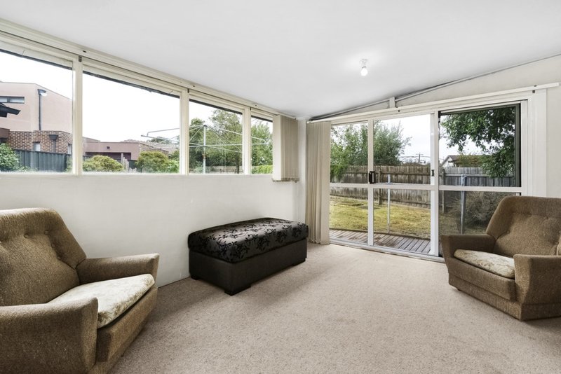 Photo - 190 Power Avenue, Chadstone VIC 3148 - Image 2