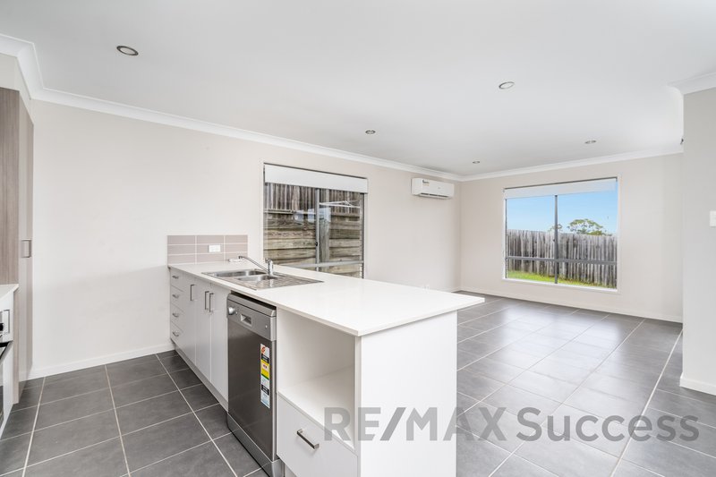 Photo - 1/90 Sanctuary Drive, Cranley QLD 4350 - Image 3