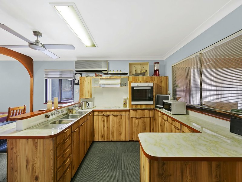 Photo - 190 Scenic Drive, Budgewoi NSW 2262 - Image 3