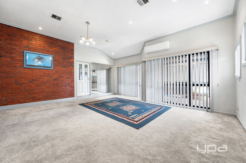 Photo - 190 Sunshine Avenue, Kealba VIC 3021 - Image 4