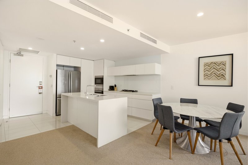 Photo - 1902/1 Oracle Boulevard, Broadbeach QLD 4218 - Image 8