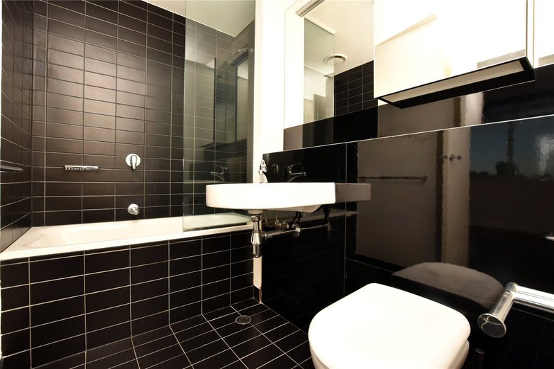 Photo - 1903/620 Collins Street, Melbourne VIC 3000 - Image 3