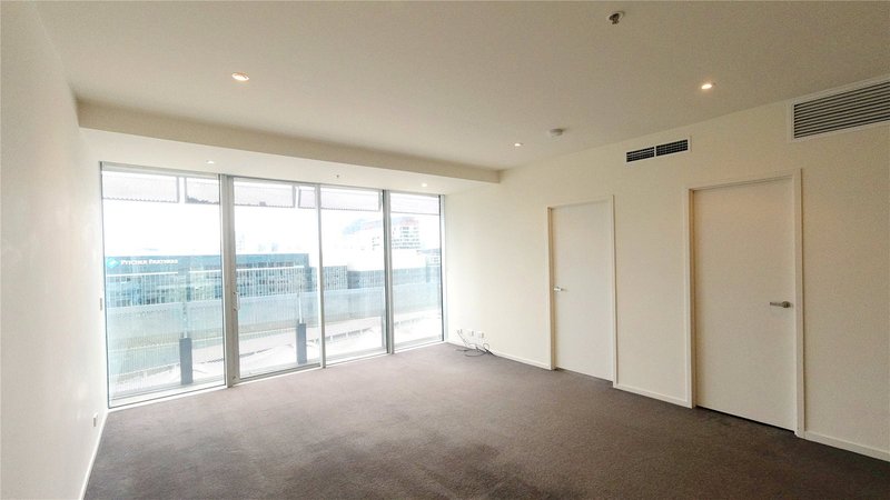Photo - 1903/620 Collins Street, Melbourne VIC 3000 - Image 7
