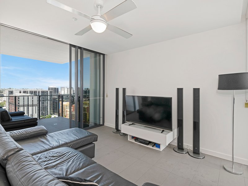 Photo - 1904/10 Trinity Street, Fortitude Valley QLD 4006 - Image 3