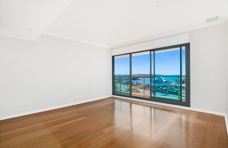 Photo - 1904/127 Kent Street, Sydney NSW 2000 - Image 2