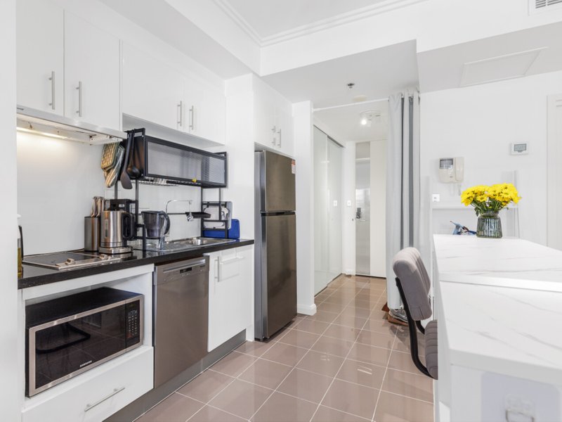 Photo - 1904/91 Liverpool Street, Sydney NSW 2000 - Image 2