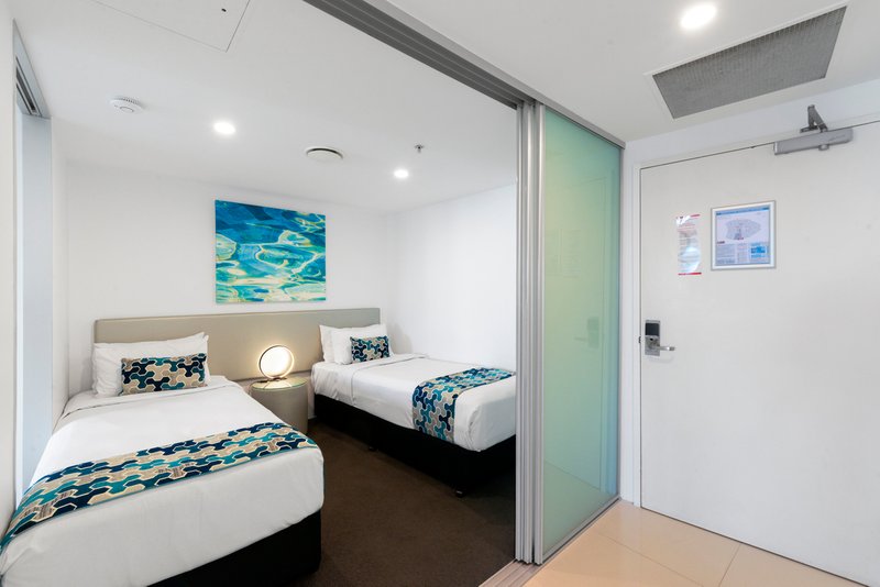 Photo - 1908/9 Hamilton Avenue, Surfers Paradise QLD 4217 - Image 13
