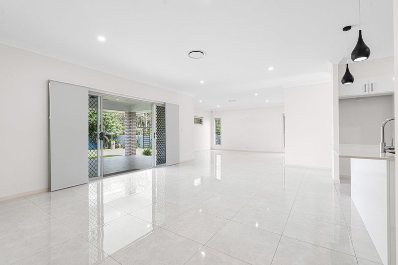 Photo - 190A Kianawah Road, Wynnum West QLD 4178 - Image 3