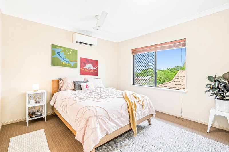 Photo - 19/1-15 Robson Street, Mooroobool QLD 4870 - Image 4