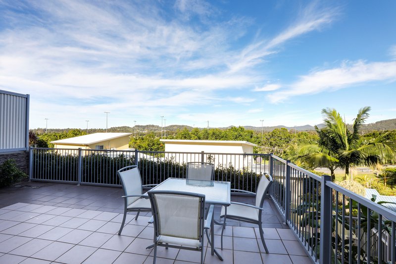 Photo - 19/1-3 Hinterland Drive, Mudgeeraba QLD 4213 - Image 10