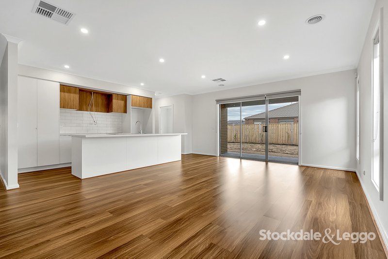 Photo - 191 Forest Red Gum Drive, Mickleham VIC 3064 - Image 4