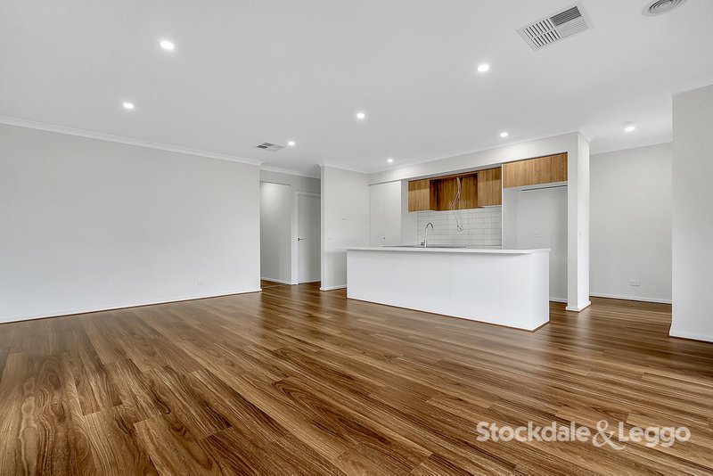 Photo - 191 Forest Red Gum Drive, Mickleham VIC 3064 - Image 5