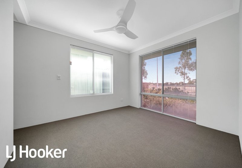 Photo - 191 Grandis Boulevard, Banksia Grove WA 6031 - Image 5